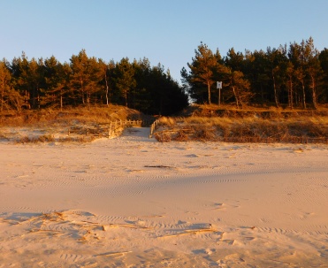 Dębki &ndash; plaża z przestrzenią do opalania, zabawy i długich spacer&oacute;w